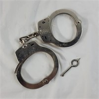 Trade Mary M-100 handcuffs with key
