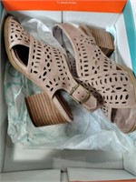 Women's bare  traps heel sandals size 5.5