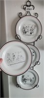 4 COMIC PLATES AND HANGER