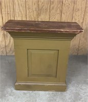 Vintage podium 33“ x 12 1/2” x 36 1/2“