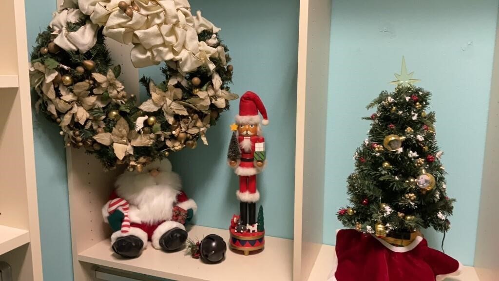 Christmas decorations, Santa, wreath, tree