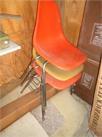 4 VINTAGE STACKING CHAIRS / G2