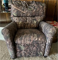 Child sized camo chair