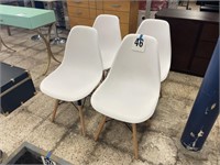 LOT OF 4 PLASTIC MODERN CHAIRS (WHITE)