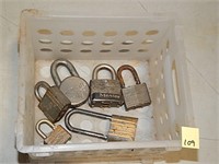6ct Locks in White Basket NO KEYS