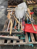 Shovels,brooms & hand tools on pallet