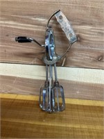 VINTAGE HAND MIXER