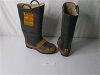 Servus fire boots Size 8
