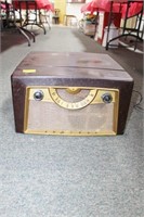 ANTIQUE ADMIRAL RECORD PLAYER WITH AM RADIO