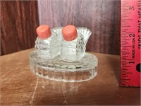 VINTAGE 3 PIECE CLAMSHELL GLASS S&P SHAKERS