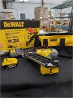 DeWalt 30° Paper Collated Framing Nailer Kit