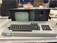 Kaypro 4 computer with keyboard.