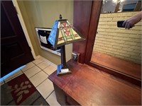 SMALL TIFFANY STYLE LAMP- LAMP DAMAGED AND