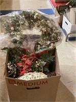 Great decorator box includes wreaths, a