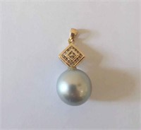 9ct yellow gold pearl diamond pendant