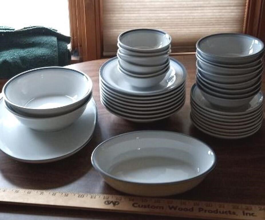 Pfaltzgraff dinner ware set