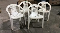 4 stackable plastic chairs