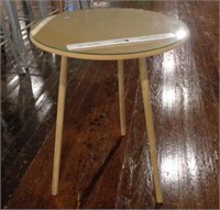 3 Leg Wooden Table w/Glass Top Cover