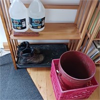 Boots/Shoe Trays/ Bucket/ Vinegar
