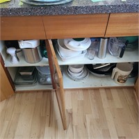 M150 Bowls Cookware - lower cabinets