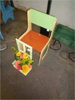 SMALL CHAIR & DECOR