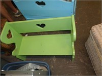 SMALL GREEN BENCH