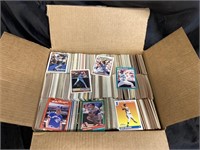 HUGE LOT - SPORTS CARDS / BASEBALL....