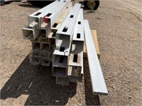 Pallet of 4x4 & 5x5 Posts & Planks for Vinyl Fence