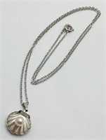 Sterling Silver Necklace & Clam Pendant