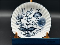 Shell & Square Meissen Blue Onion Dishes (2)