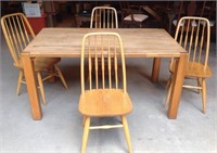 Oak kitchenette dining table and chairs