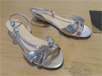 Benjamin walk touch up flats silver sandals Size