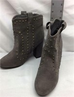 F13)  LARGE WOMENS SIZE 8/9 BOOTS WITH A HEEL