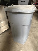 Rolling Trash Can Rubbermaid