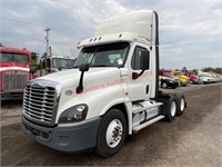 2019 Freightliner CA125 Daycab