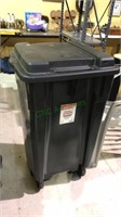 Rubbermaid roughneck 50 gallon trash can with the