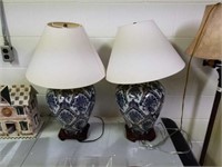 2 large table lamps. Ceramic. 26x11.