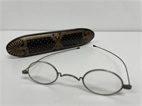 Antique Victorian spectacles with lacquer case