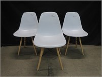 SET 4 PLASTIC & METAL RECREATIONAL CHAIRS