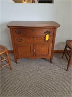 EARLY OAK WASH STAND W/2 DRAWERS AND 2 DOORS