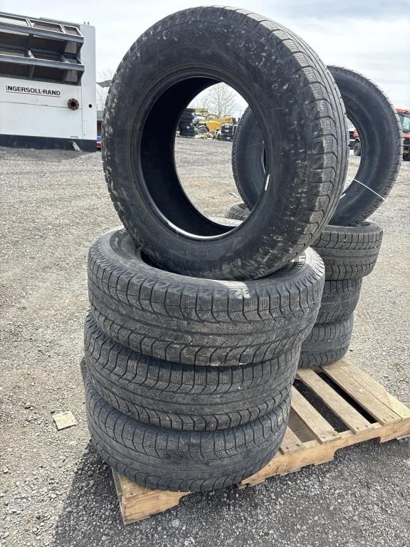 (4) Michelin 245/70R17 Winter Tires