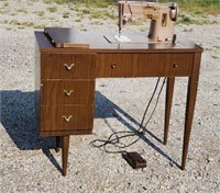 SINGER sewing Machine & cabinet