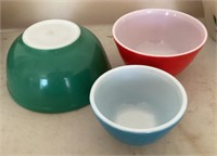 3 Primary color Pyrex mixing bowls
