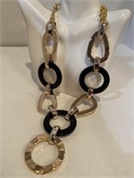 Black and gold circles - chuns fashion