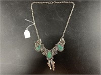 Lovely fashion necklace with a twist of modern