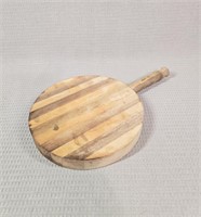 Round Cutting Board With Handle
