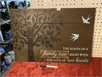 WOOD SIGN - THE ROOTS OF A FAMILY TREE