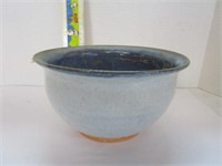 Primitive stoneware bowl - Signed