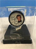 AUTOGRAPHED WAYNE GRETZKY HOCKEY PUCK