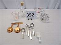 Measuring Cups & Spoons